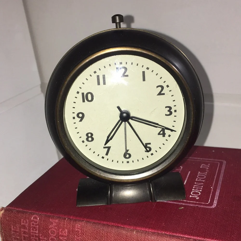 Quartz bronze standing alarm clock battery operated